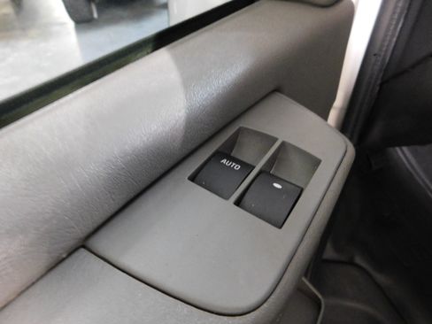 Used 2015 Chevrolet Express 2500 image 16