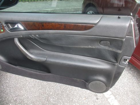 Used 2001 Mercedes-Benz CLK 320 image 16