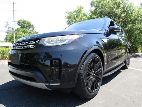 Used 2017 Land Rover Discovery HSE Luxury AWD/4WD image 2