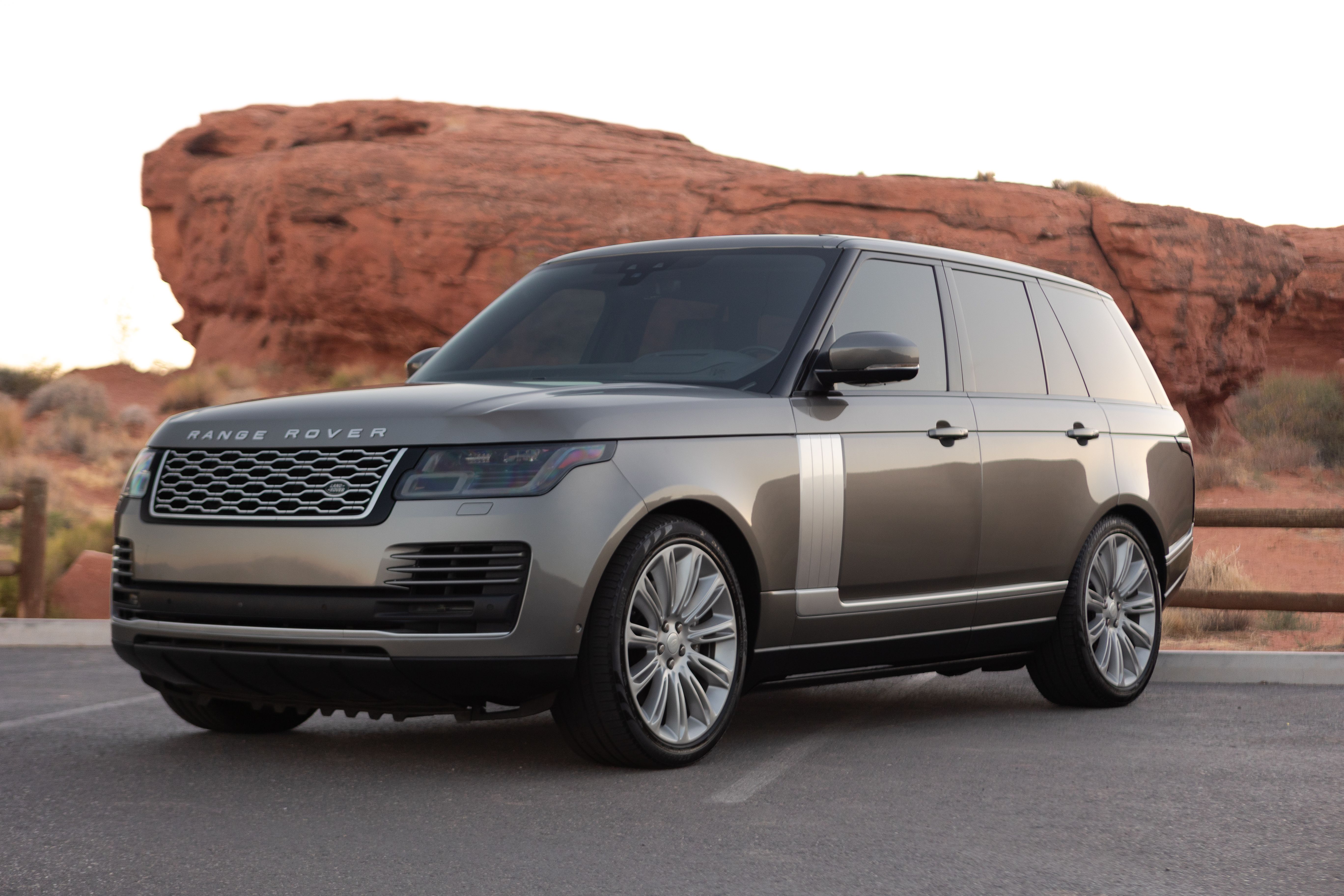 Used 2019 Land Rover Range Rover Supercharged AWD/4WD image 2