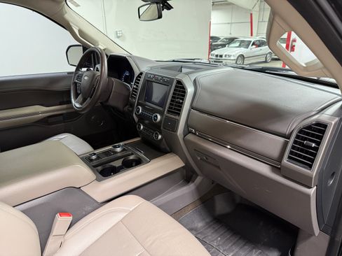 Used 2019 Ford Expedition Max 4WD XLT image 18