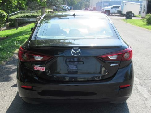 Used 2016 MAZDA MAZDA3 i Grand Touring Sedan FWD image 8