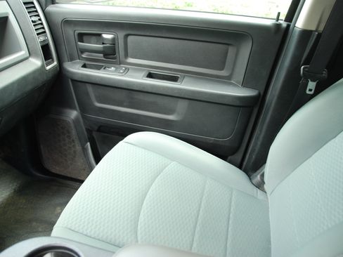 Used 2016 RAM 2500 ST image 15