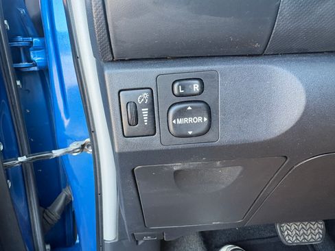 Used 2011 Toyota Yaris 2-Door Hatchback FWD image 18