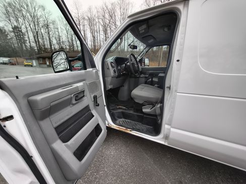 Used 2013 Ford E-250 and Econoline 250 image 14