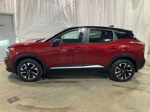 Used 2025 Nissan Kicks SV image 4