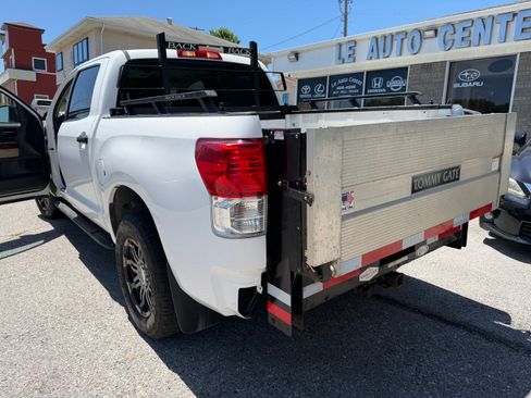 Used 2011 Toyota Tundra 4x4 CrewMax image 4