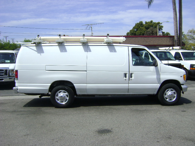 Used 2002 Ford E-350 and Econoline 350 Extended Super Duty RWD image 2