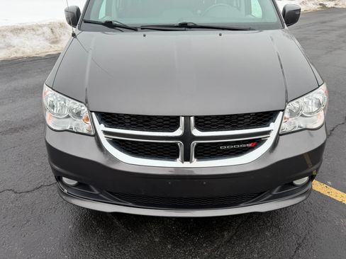 Used 2019 Dodge Grand Caravan SXT image 10