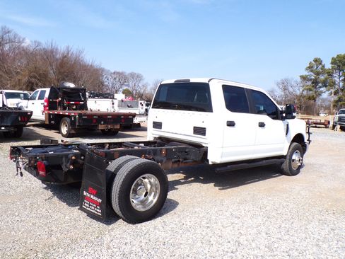 Used 2019 Ford F350 4x4 Crew Cab DRW Super Duty image 4