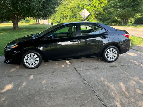 Used 2018 Toyota Corolla Sedan w/ LE Premium Package FWD image 2