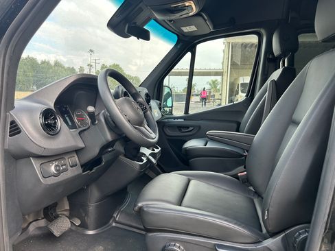 Used 2024 Mercedes-Benz Sprinter 2500 image 6
