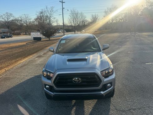 Used 2021 Toyota Tacoma SR5 image 9