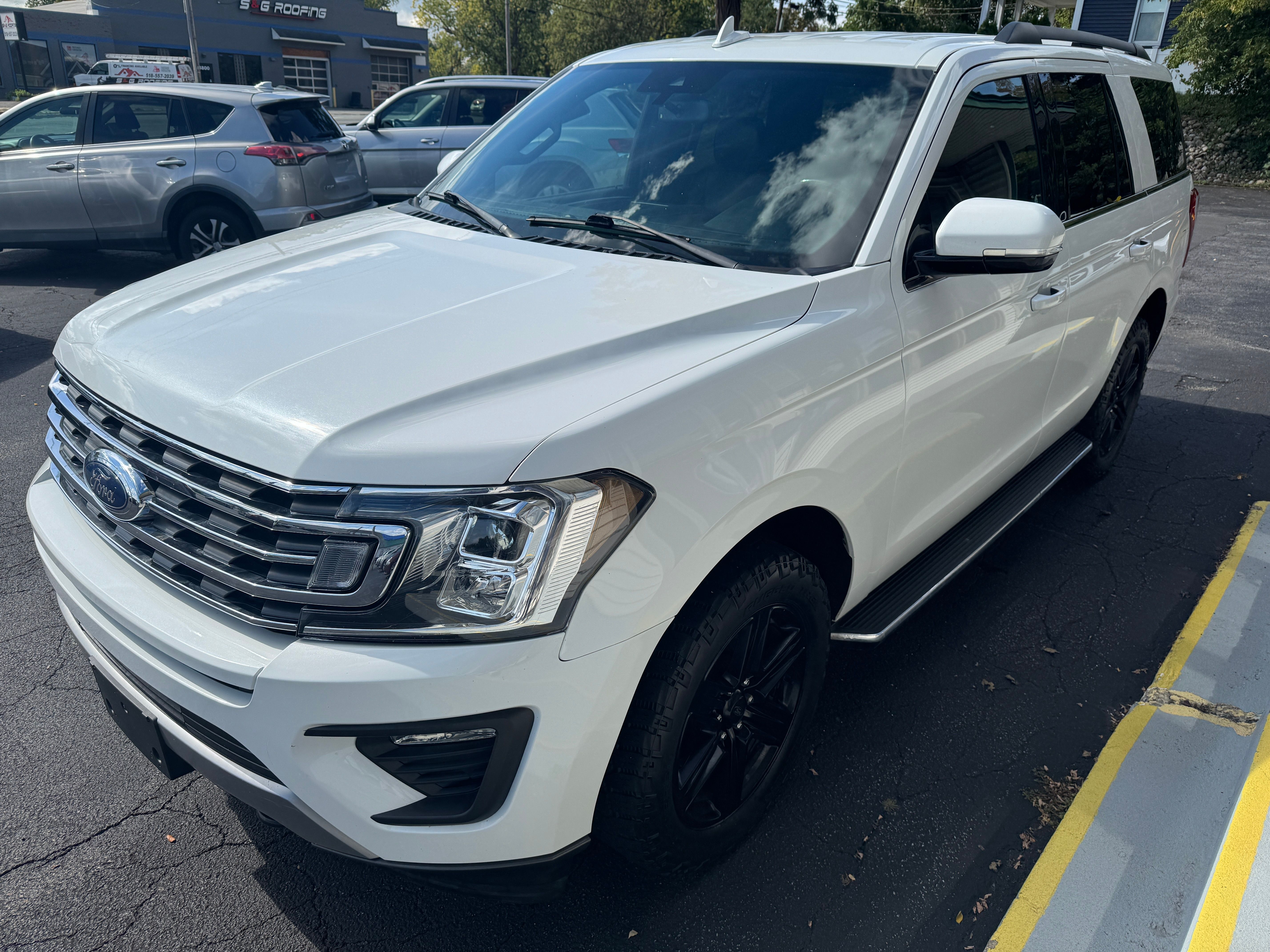 Used 2021 Ford Expedition 4WD XLT image 3