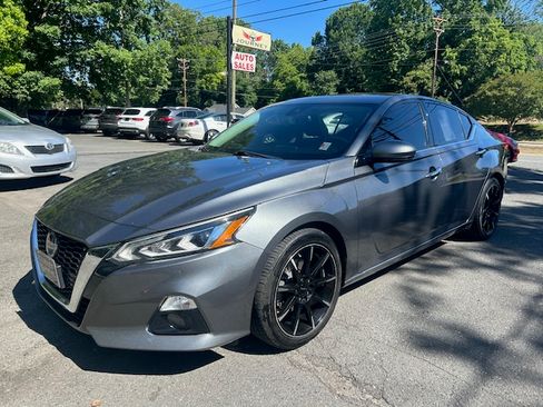Used 2020 Nissan Altima 2.5 SL FWD image 1