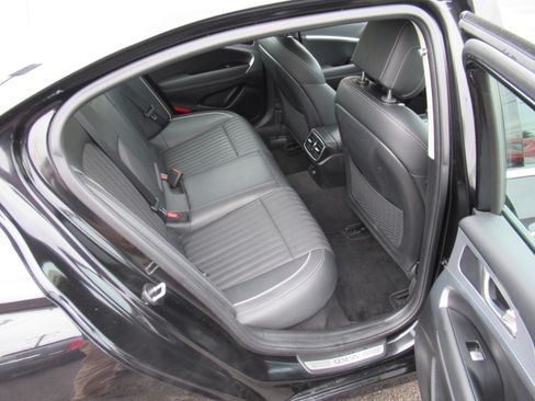 Used 2021 Genesis G70 2.0T Elite image 20
