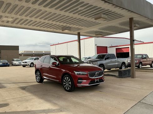 Used 2023 Volvo XC60 B5 Plus image 3