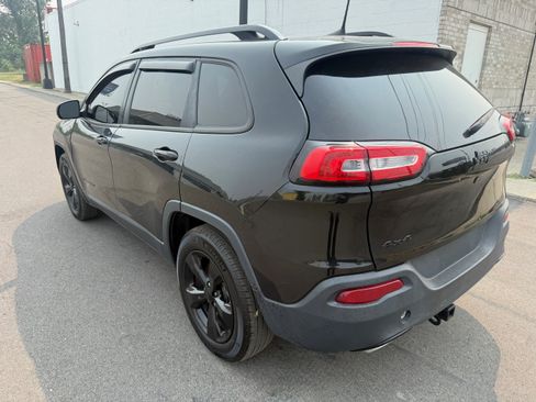 Used 2017 Jeep Cherokee 4WD Limited image 4