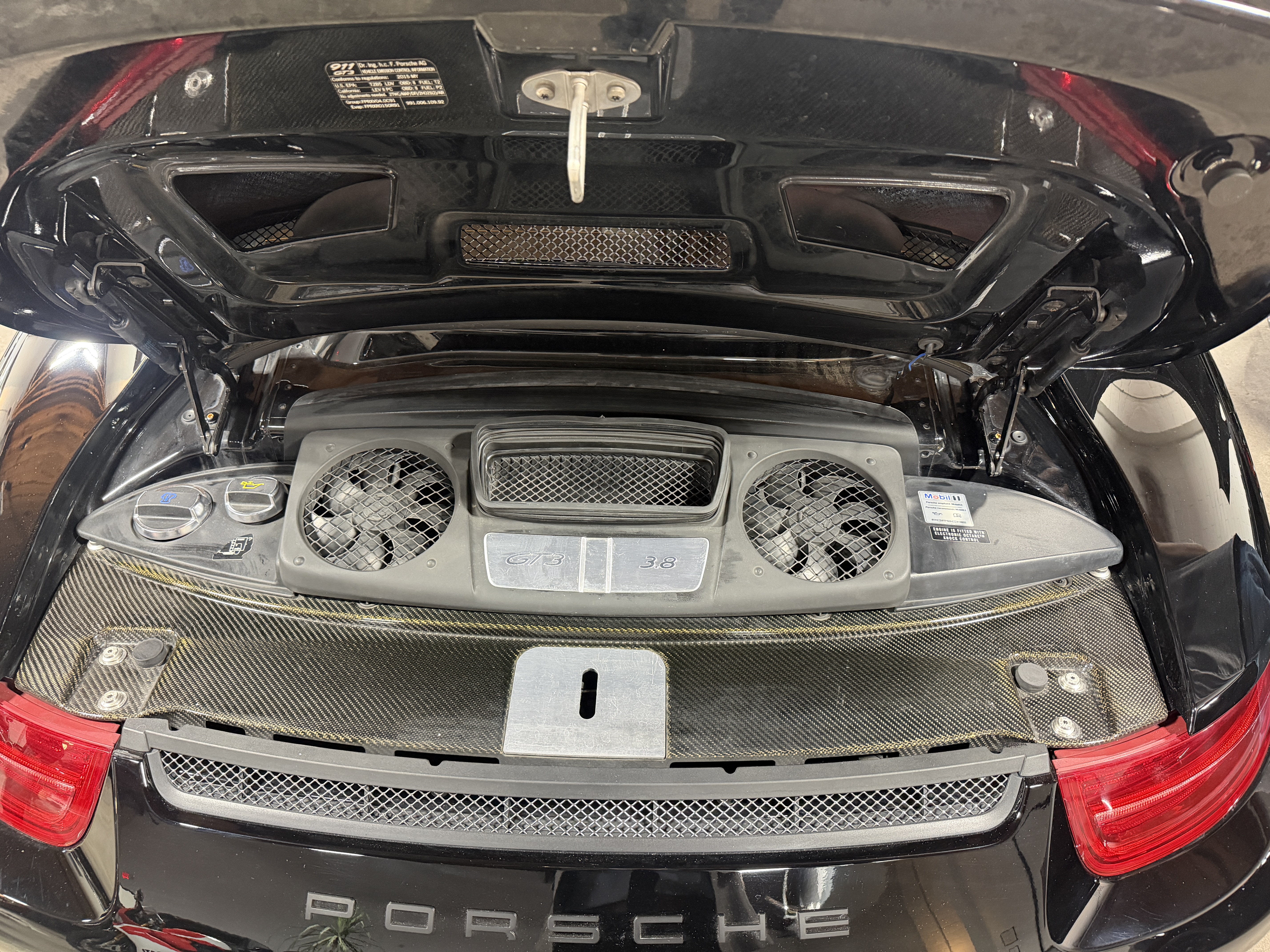 Used 2015 Porsche 911 GT3 Coupe RWD image 32