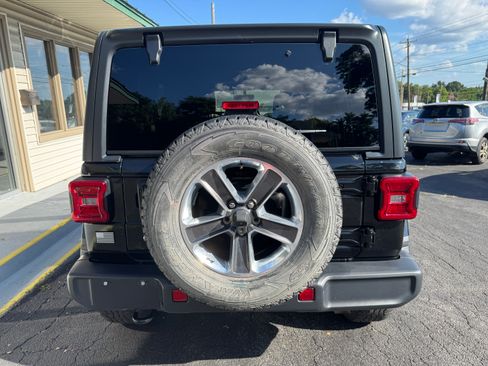 Used 2019 Jeep Wrangler 4WD Unlimited Sahara image 5