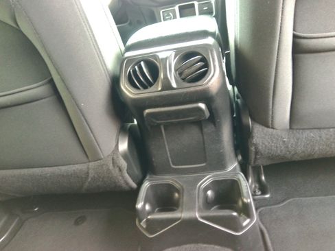 Used 2018 Jeep Wrangler Unlimited Sport image 37