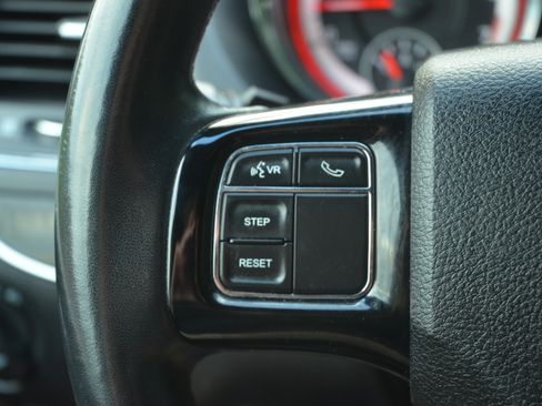 Used 2019 Dodge Grand Caravan SXT FWD image 12