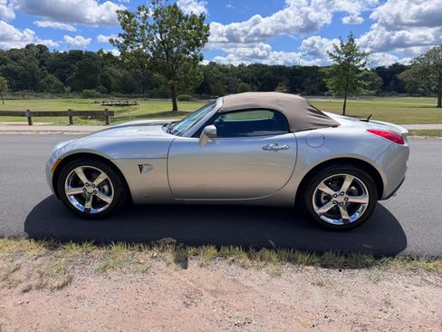 Used 2008 Pontiac Solstice GXP image 19