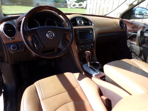 Used 2016 Buick Enclave Leather image 9