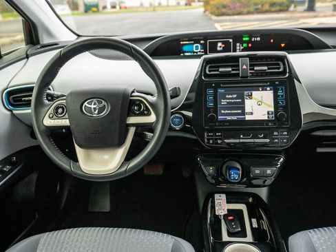 Used 2016 Toyota Prius image 28