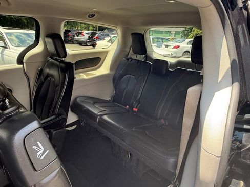 Used 2020 Chrysler Voyager LXi image 22