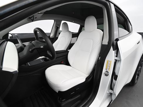 Used 2021 Tesla Model Y Performance image 32