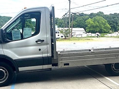 Used 2018 Ford Transit 250 138 RWD image 3