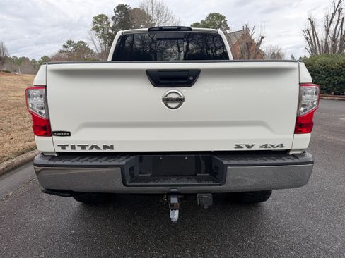 Used 2018 Nissan Titan SV image 20