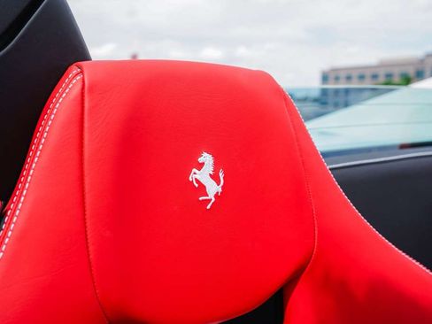 Used 2022 Ferrari F8 Spider Spider image 17