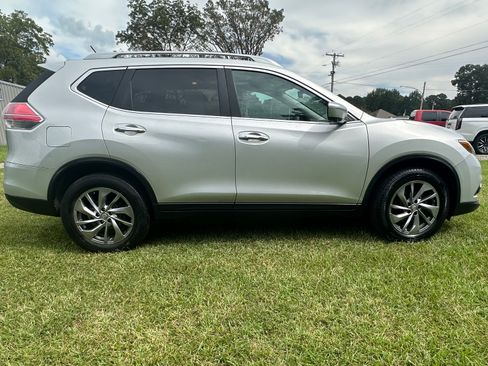 Used 2015 Nissan Rogue SL image 2