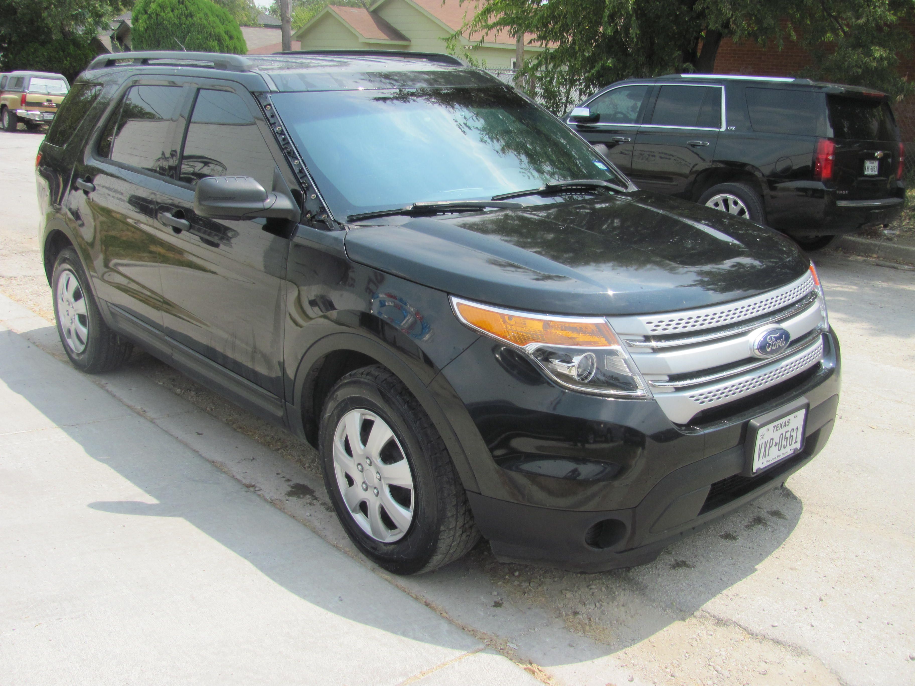 Used 2014 Ford Explorer FWD image 2