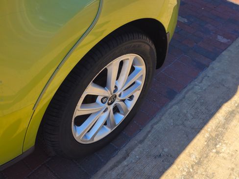 Used 2017 Kia Soul + image 44