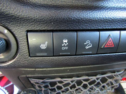 Used 2015 Jeep Wrangler Altitude image 23