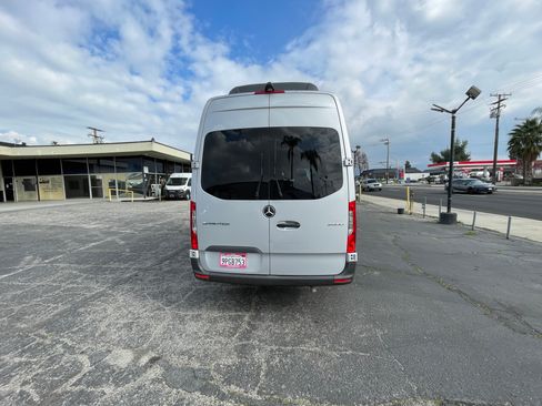 Used 2024 Mercedes-Benz Sprinter 2500 image 4