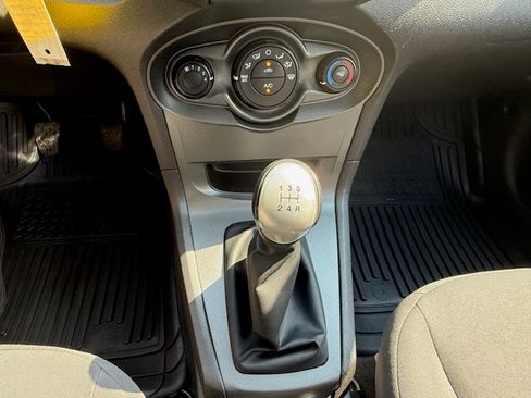 Used 2015 Ford Fiesta S image 27