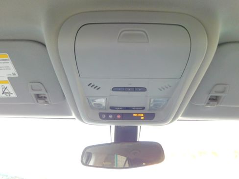 Used 2018 Chevrolet Equinox LT image 23