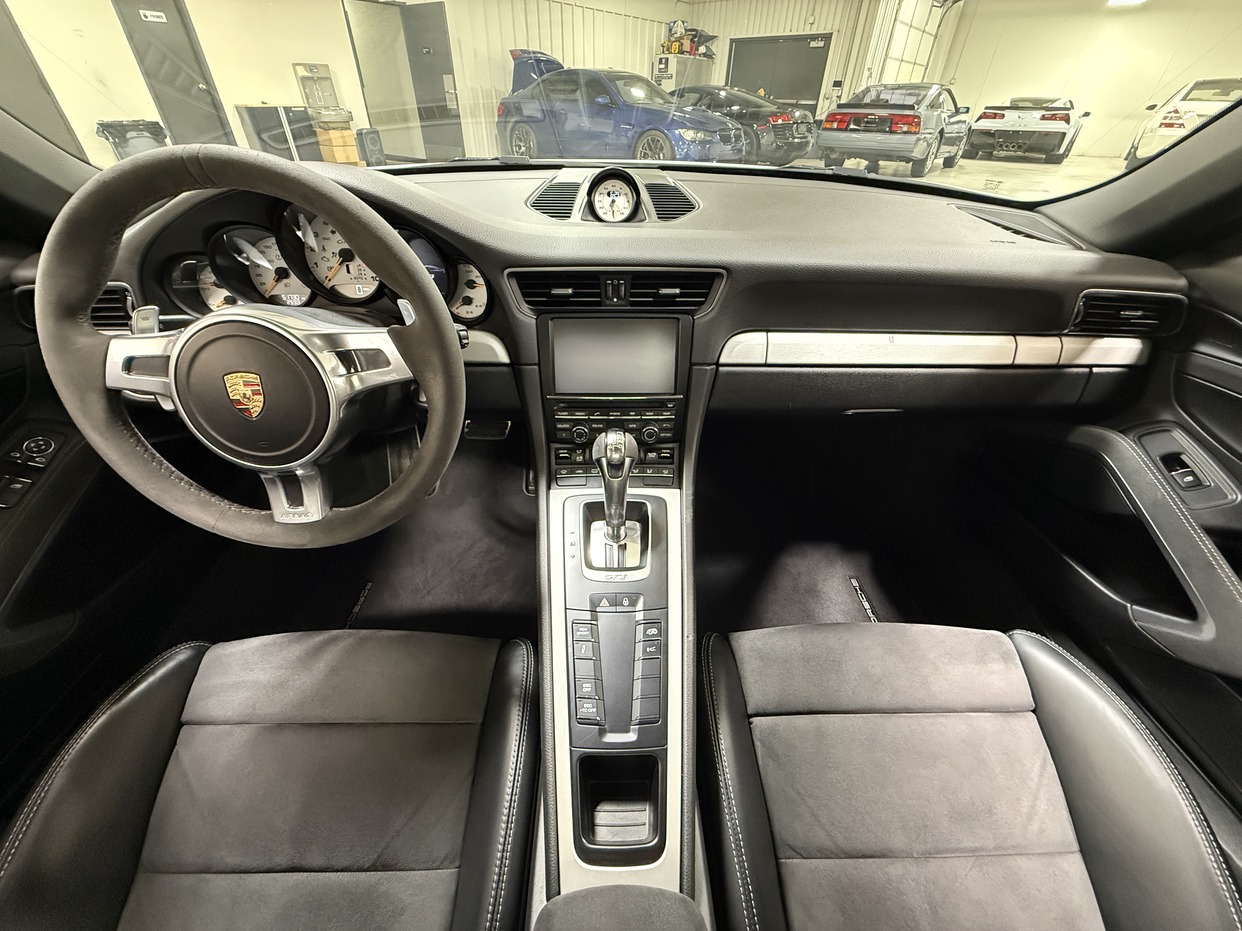 Used 2015 Porsche 911 GT3 RWD image 25