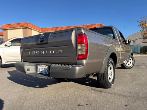 Used 2004 Nissan Frontier XE image 11