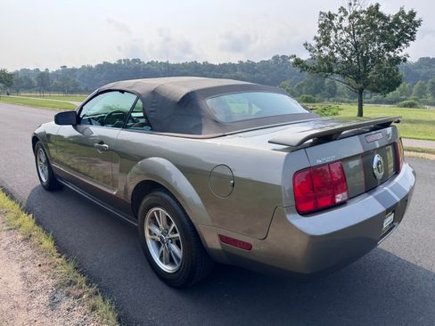 Used 2005 Ford Mustang Premium image 36
