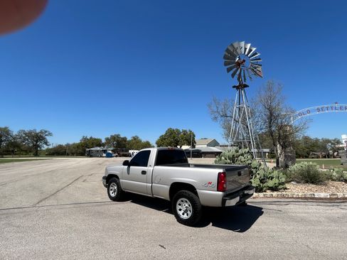 Used 2004 Chevrolet Silverado 1500 LS image 4