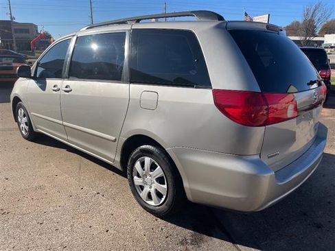 Used 2010 Toyota Sienna CE image 2