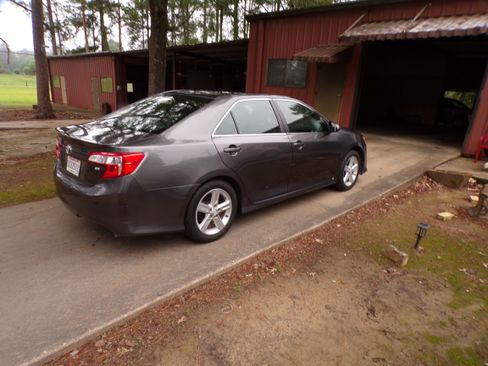 Used 2014 Toyota Camry SE w/ Sport Limited Edition FWD image 4