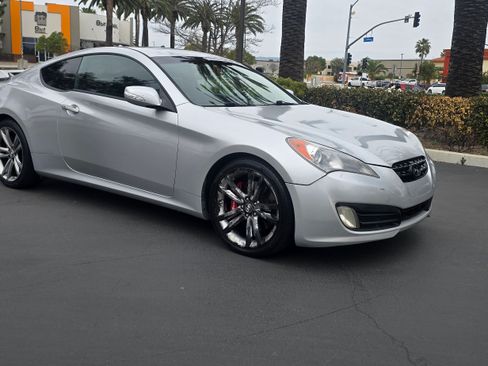 Used 2011 Hyundai Genesis Coupe 3.8 Grand Touring image 3