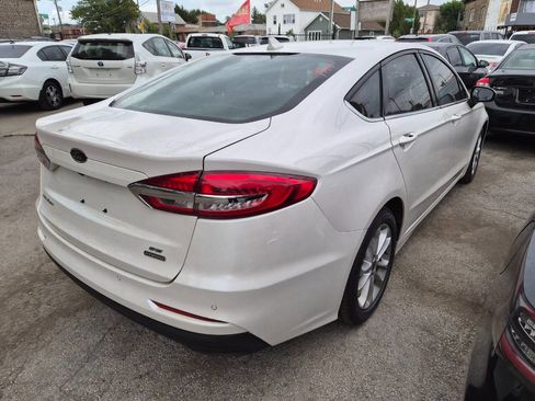 Used 2020 Ford Fusion SE image 3