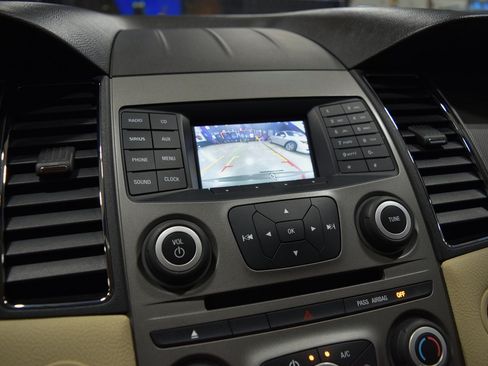 Used 2015 Ford Taurus SE image 26